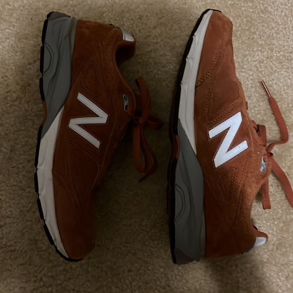 Rust colored New Balance - Picture 5 of 5